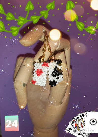 Подарки на любой праздник: украшения из бисера №3