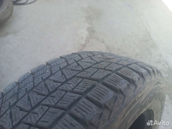 Bridgestone Blizzak DM-V1 225/65 R17