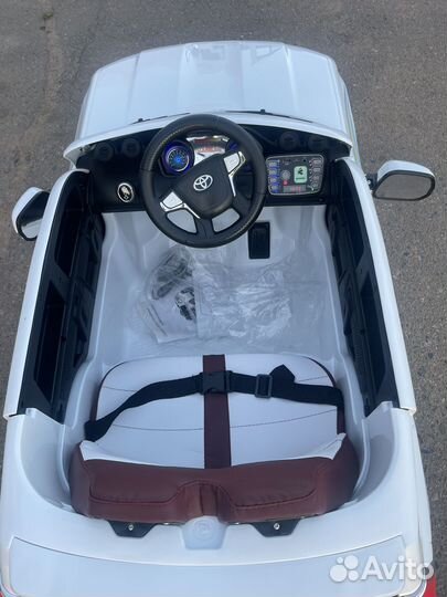 Детский электромобиль LC200 новый