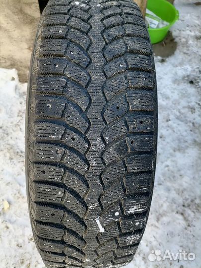 Bridgestone Blizzak Spike-01 215/70 R16