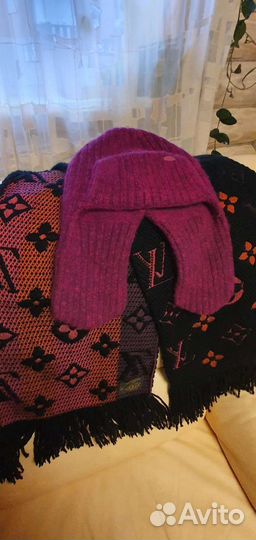 Louis vuitton шарф и шапка цвета фуксии