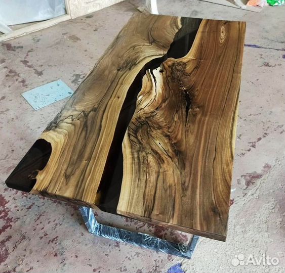 Компьютерный стол из дерева