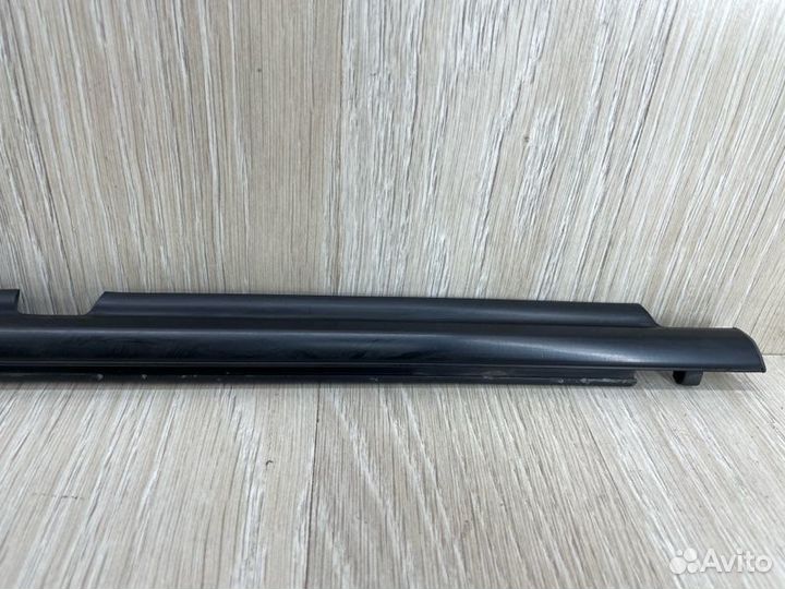 Молдинг стекла двери задний левый Toyota Corolla