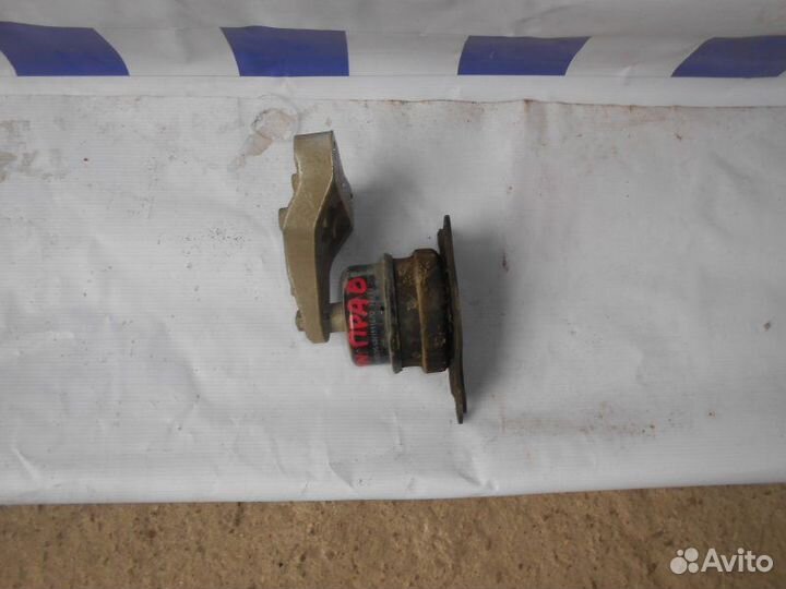 Опора двигателя правая Skoda Rapid cfna 2014