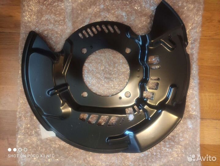 Пыльник тормозного диска правый тойота тундра секв