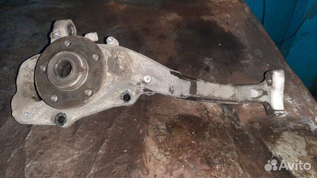 Кулак поворотный левый Audi A8 qu 4.2 2012г