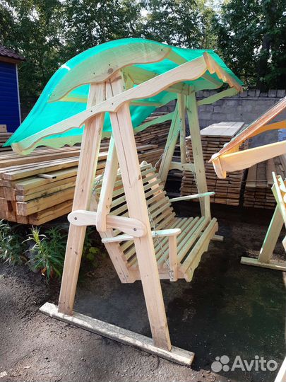 Садовые качели из дерева