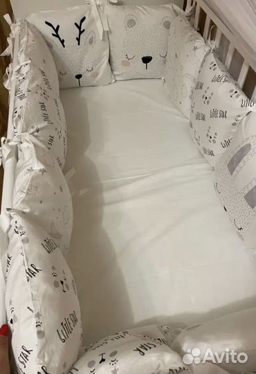 Бортики подушечки в детскую кроватку б.у