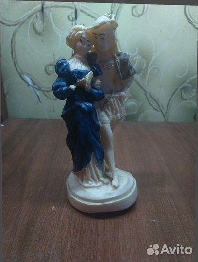 Статуэтка (смола)