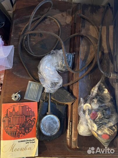 Антикварная швейная машинка Singer