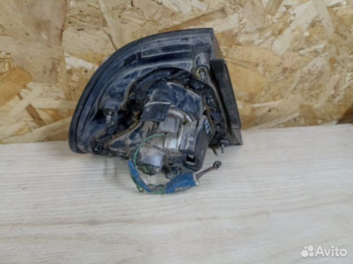 Фонарь задний правый Nissan Almera N15