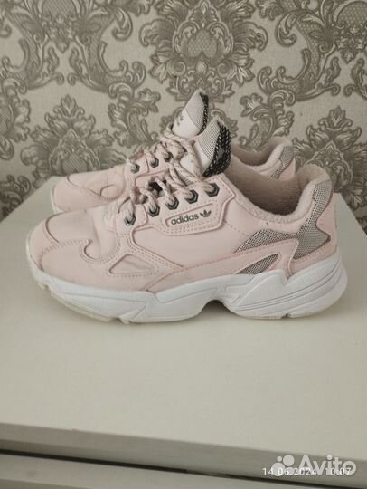 Кроссовки adidas