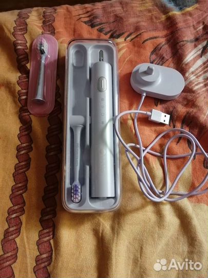 Электрическая зубная щетка