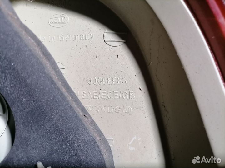 Фонарь (стоп сигнал) левый 30698983 Volvo V70 BW б