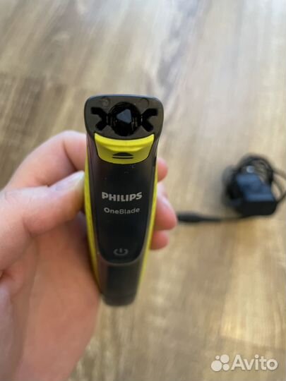 Триммер для бороды и усов Philips One blade