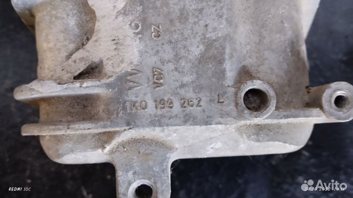 Опора двигателя правая Skoda Octavia A5