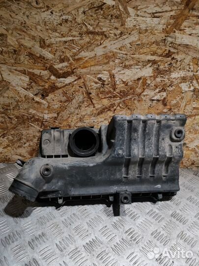 Корпус воздушного фильтра Skoda Fabia 2