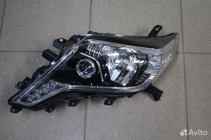 Prado 150 2013-2017 фары черные Black Style L5VX1
