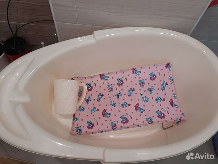 Ванночка для купания с горкой и чашкой для полива