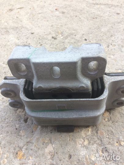 Опора двигателя 1.4 TSI caxa