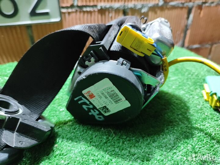 Ремень задний левый Volkswagen Touareg 7L