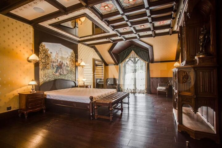 Дом 580 м² на участке 52 сот.