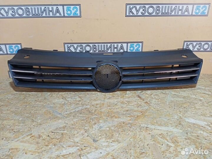Решетка радиатора Volkswagen Polo седан (10-15г)