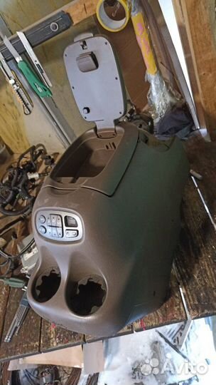 Подлокотник Toyota Sequoia UCK45 2UZ-FE 2005