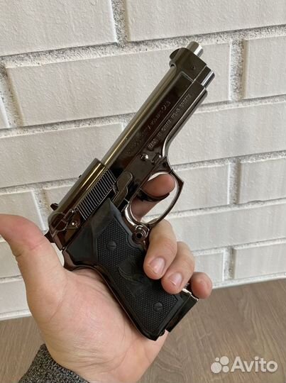 Реалистичная зажигалка пистолет Беретта
