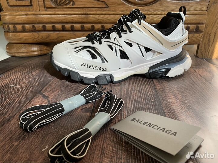 Balenciaga track