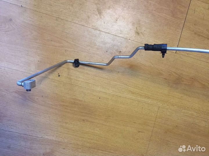 Трубка кондиционера на Субару Трибека 08г.в