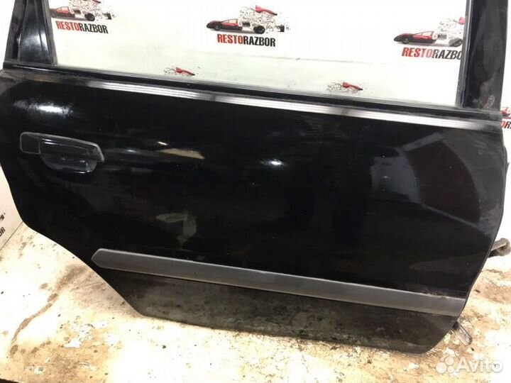 Дверь боковая задняя правая Mitsubishi Space Wagon