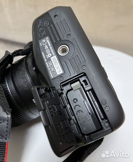 Зеркальный фотоаппарат canon 1100d