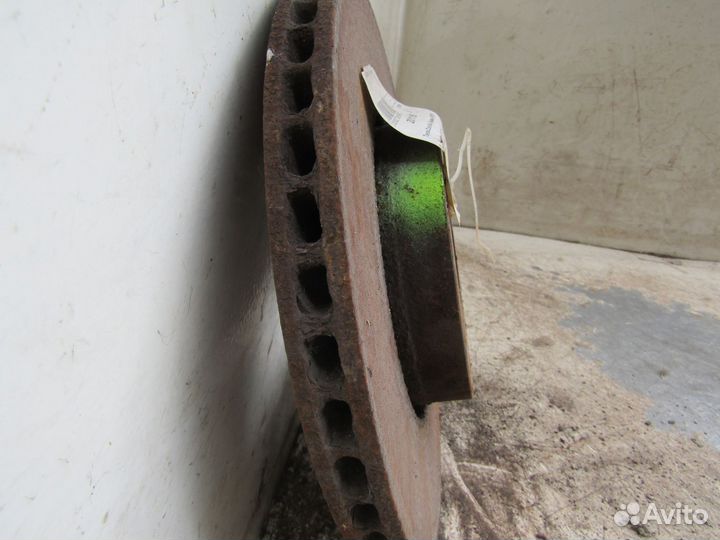 Тормозной диск передний Тойота Королла Версо 2002г