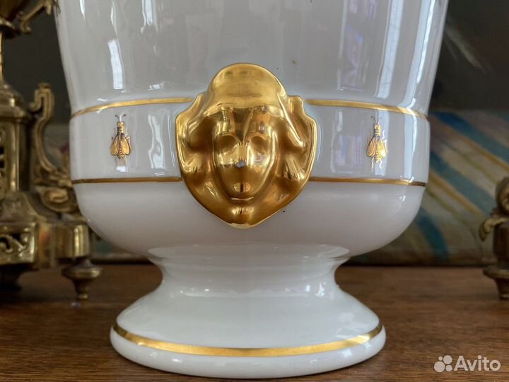 Кашпо белое. Фарфор. Золото. Франция