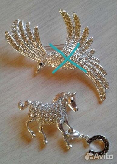 Брошки. Крестики. Бусы