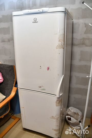 Холодильник indesit c132g.016