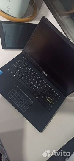 Ноутбук asus E410M