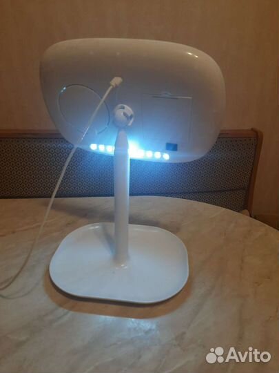 Зеркало для макияжа с подсветкой