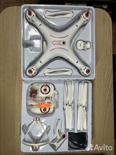 Квадрокоптер Syma X8sw с камерой