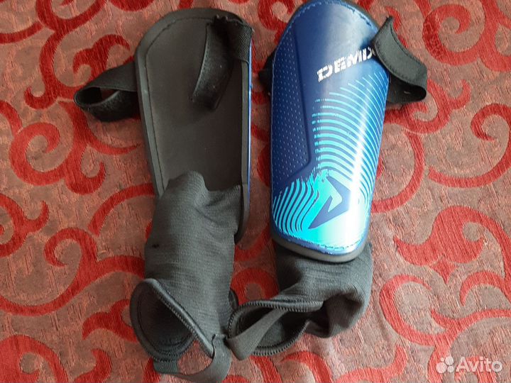 Детская футбольная форма и вратарские перчатки