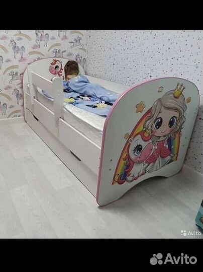 Детская кровать с бортиком