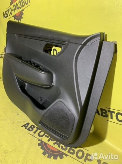 Обшивка двери передняя левая Kia Rio 4 FB