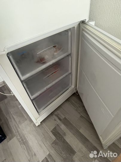 Холодильник indesit