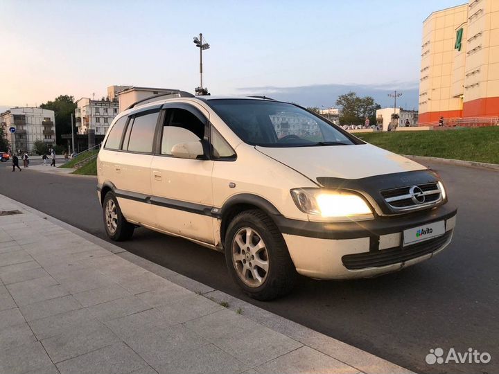Opel Zafira 2.0 МТ, 2004, 200 000 км