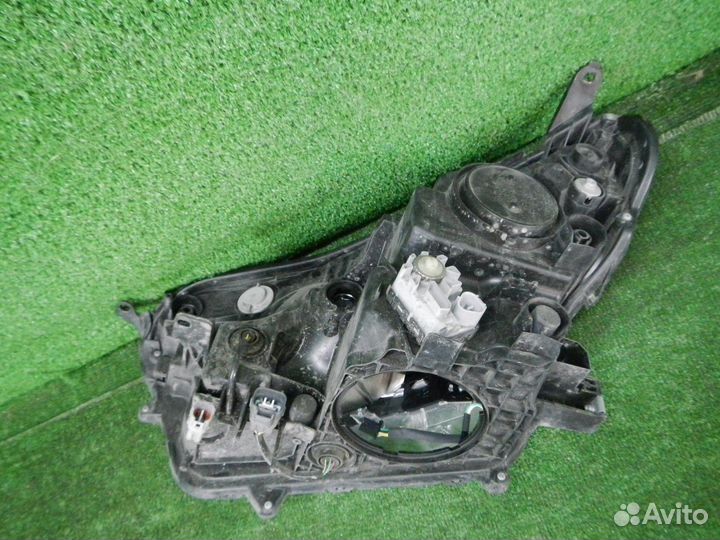 Фара правая Toyota RAV4
