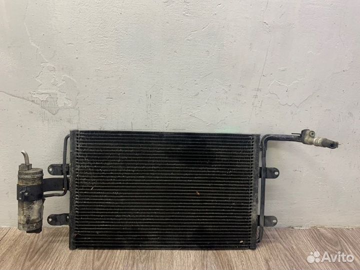 Радиатор кондиционера Volkswagen Golf 4 хетчбэк