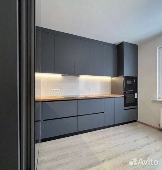 Прямой кухонный гарнитур с островом