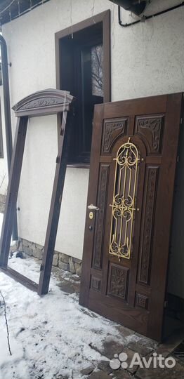 Дверь входная металлическая со стеклом