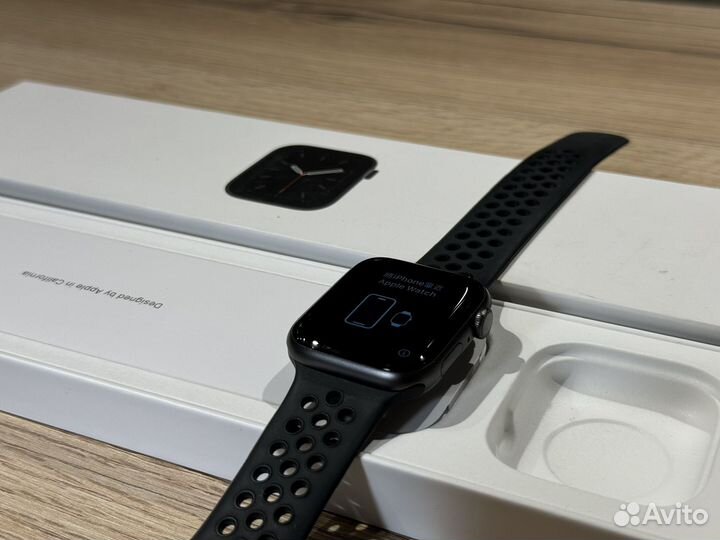 Смарт-часы Apple Watch S6 44mm Space Gray бу